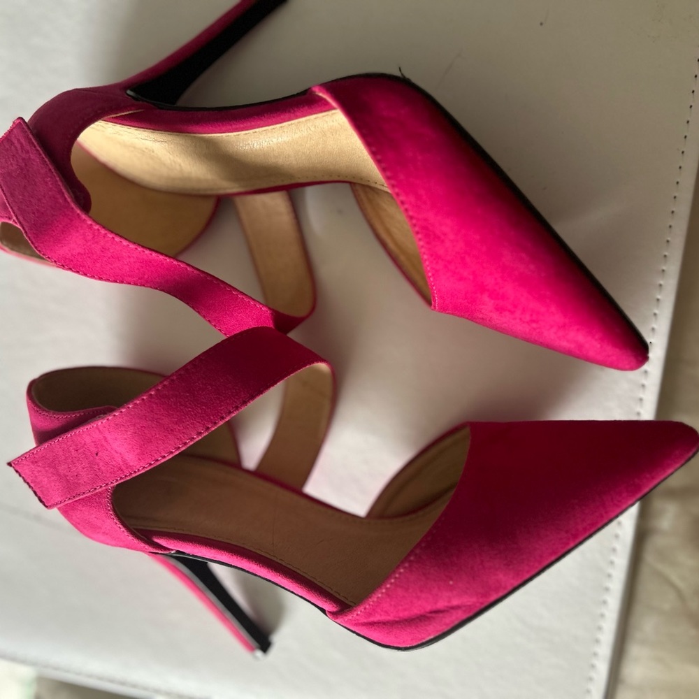 Fuchsia pointed toe heels - Picture 3 of 6